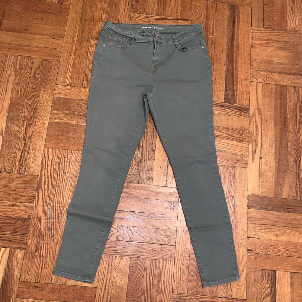 Old Navy army green jean Rockstar Mid-rise size 14
